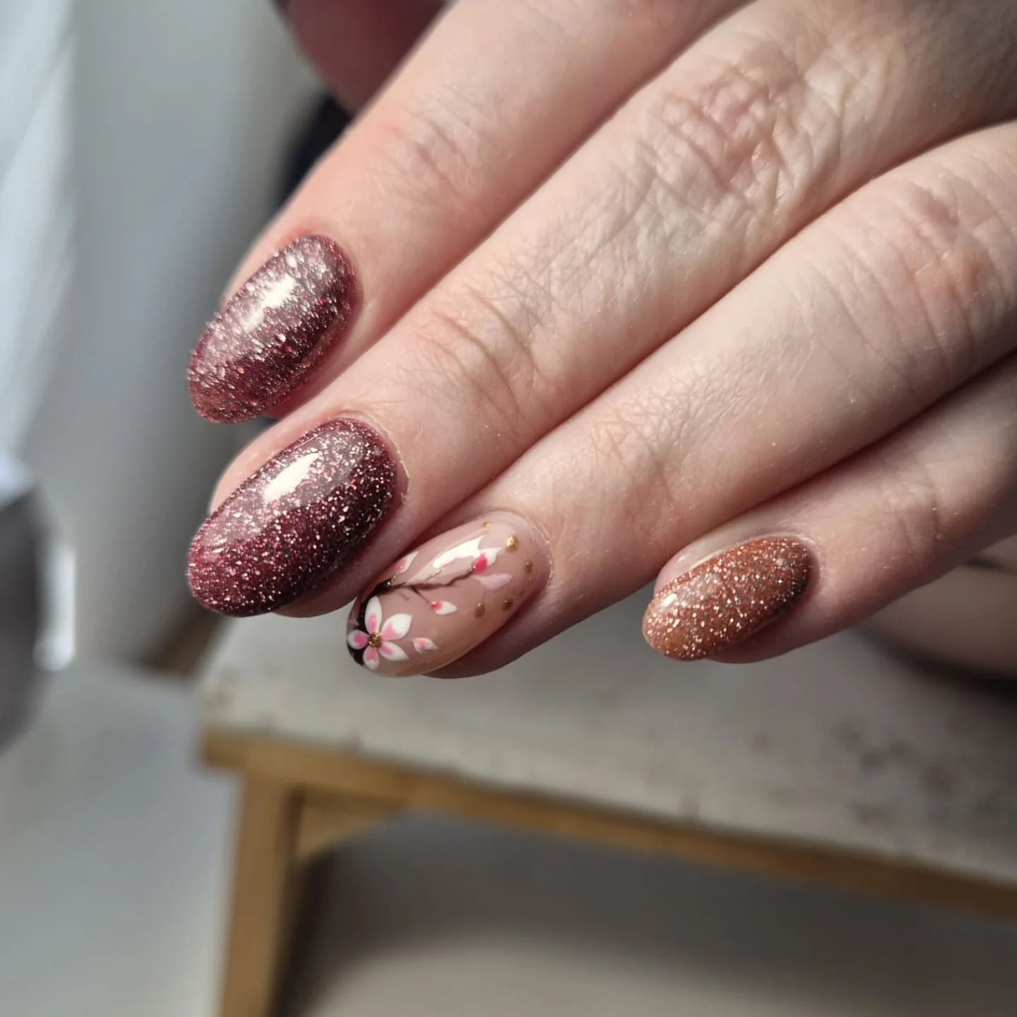 Glitternagels met kersenbloesem